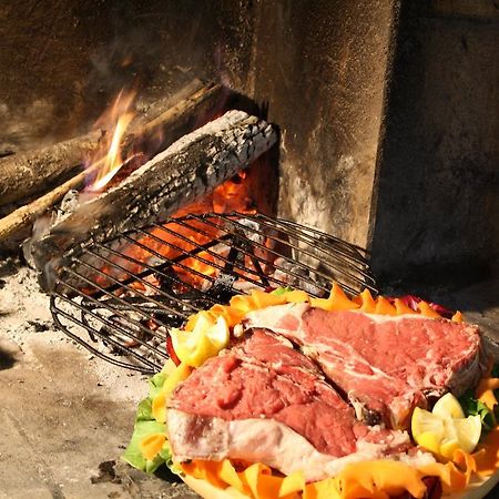 Hotel Ristorante Il Pino Чиуси Экстерьер фото