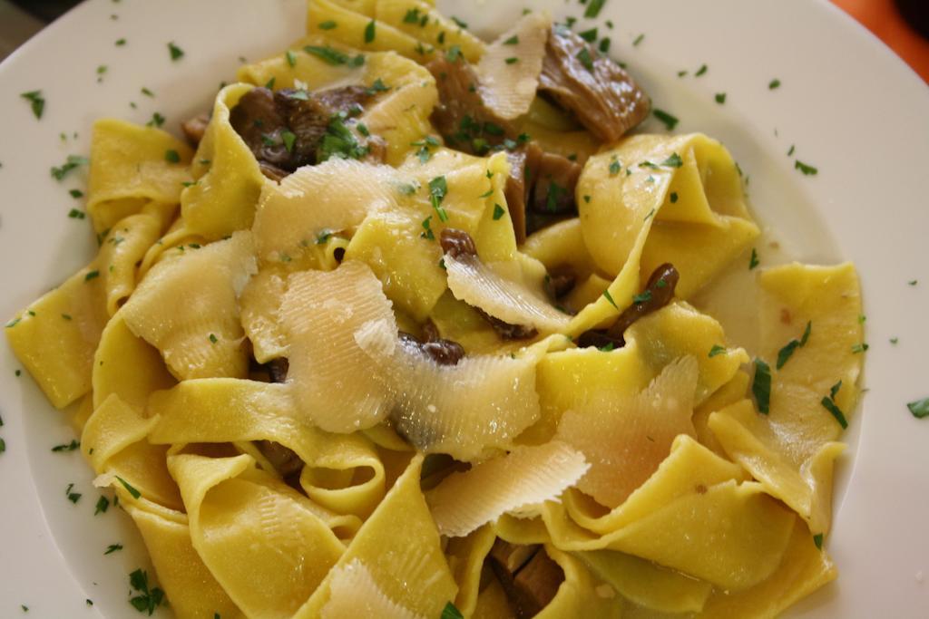 Hotel Ristorante Il Pino Чиуси Экстерьер фото