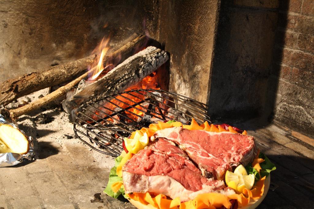 Hotel Ristorante Il Pino Чиуси Экстерьер фото