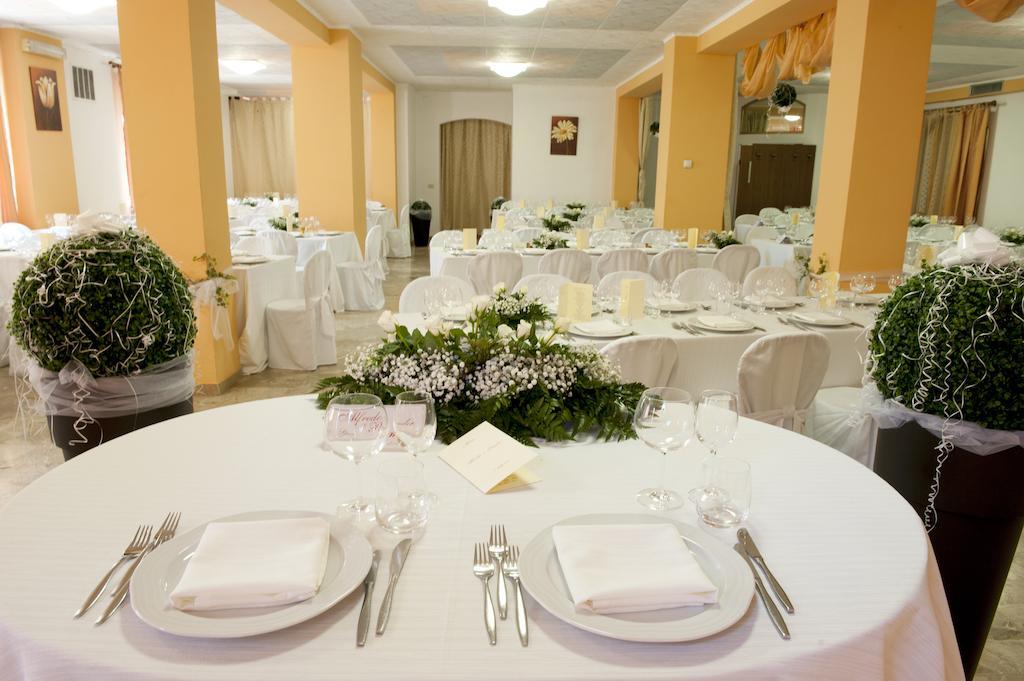 Hotel Ristorante Il Pino Чиуси Экстерьер фото