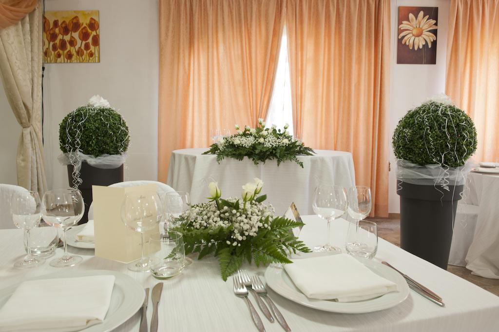 Hotel Ristorante Il Pino Чиуси Экстерьер фото